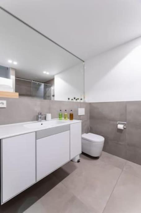 Wonderful Two Bedroom Apartment At Limpertsberg With Parking, Near Tram Luxemburgo Exterior foto